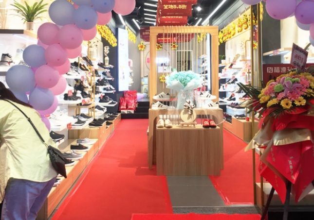 賀：福連升老北京布鞋云南昭通威信縣后街店正式開業(yè)！