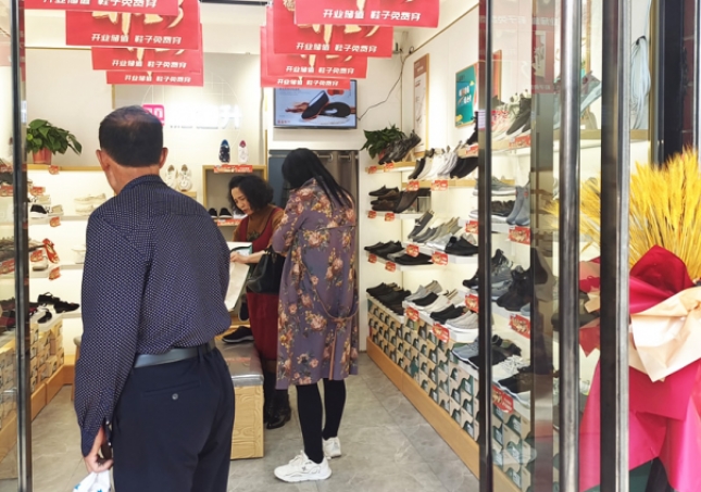 賀：福連升品牌布鞋山西陽(yáng)泉盂縣加盟店正式開業(yè)！