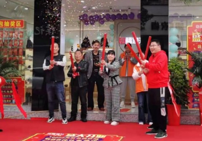 賀：福連升品牌河南新鄉(xiāng)長(zhǎng)垣老北京布鞋店正式開(kāi)業(yè)！